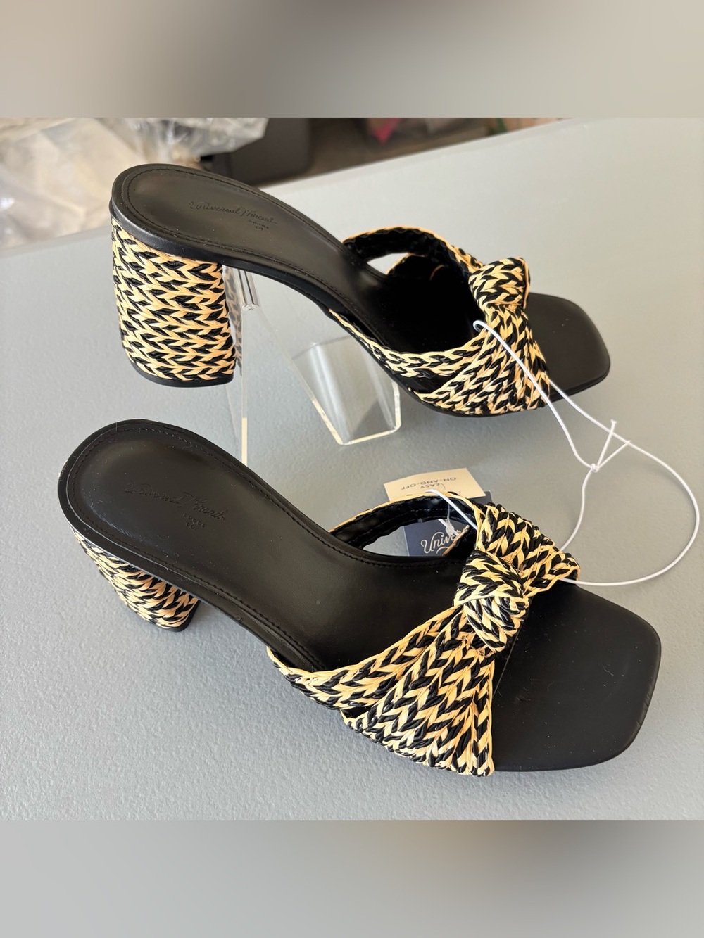 Universal thread Raffia strappy knot heels sandals Women in black/beige size 7